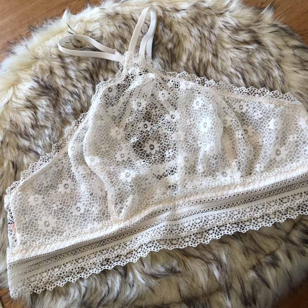 VICTORIAS SECRET HIGH NECK BRALETTE